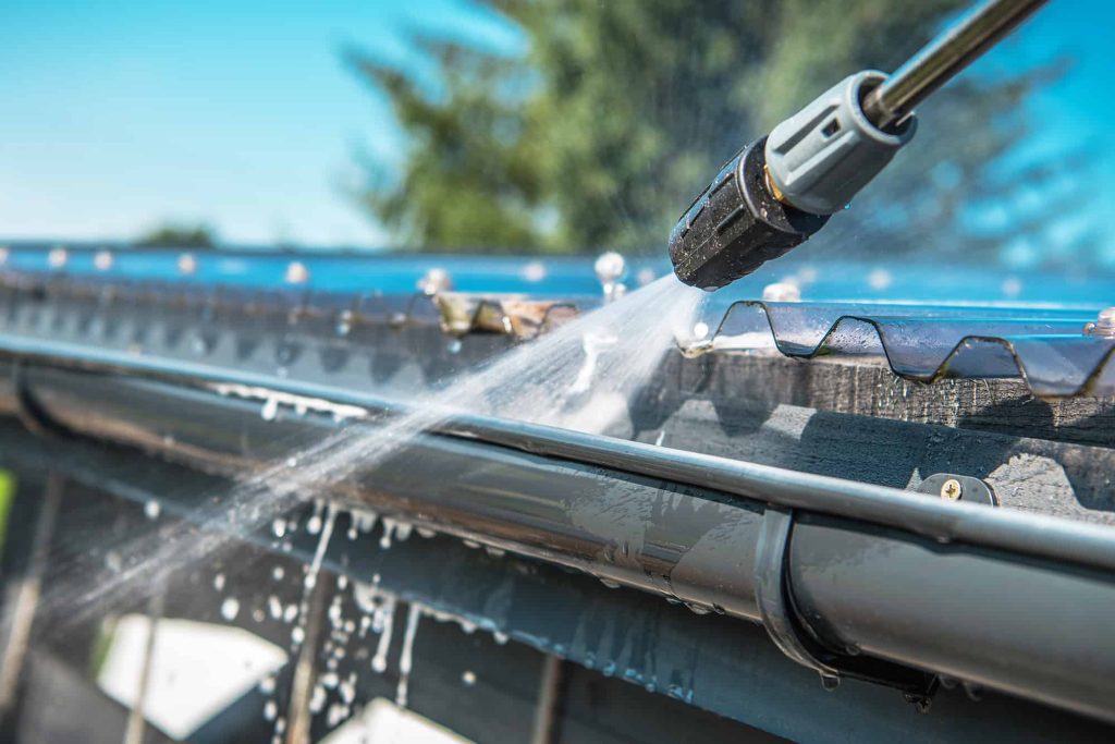gutter-cleaning-with-pressure-jet